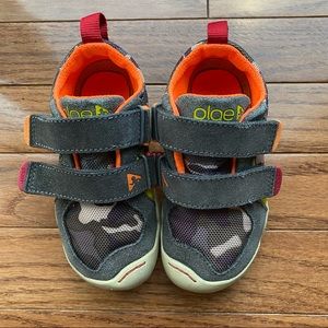 Plae camo shoes size: 8